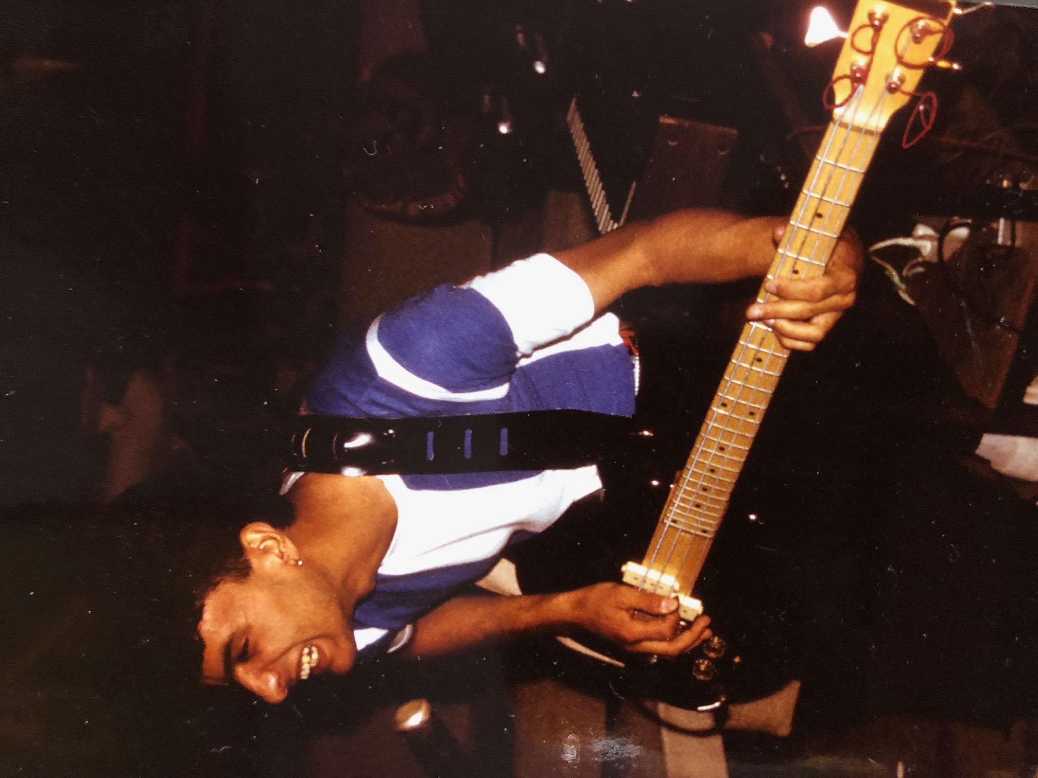 Vitor Rua performing with guitar